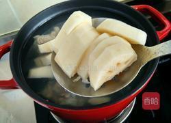 红枣莲藕大骨汤的做法图解7