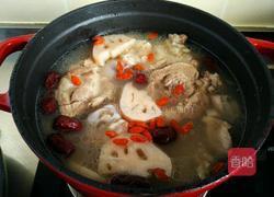 红枣莲藕大骨汤的做法图解14