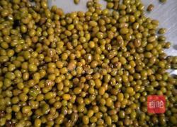 土茯苓绿豆老鸽汤的做法图解3