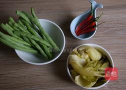 四季豆炒酸菜的做法图解1