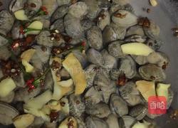 蒜香鲜辣花蛤的做法图解3