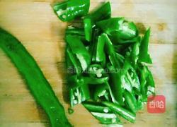 青椒炒火腿的做法图解1