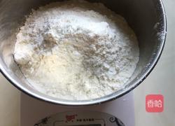 小兔子奶黄包的做法图解1