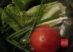 番茄鸡蛋面的做法图解1