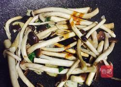 腊肠茶树菇小炒的做法图解5