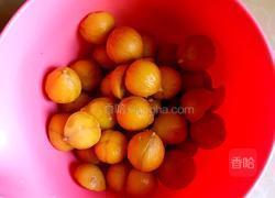 板栗排骨汤的做法图解2