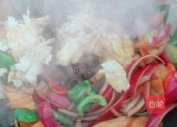 肉片鸡蛋炒杂蔬的做法图解4