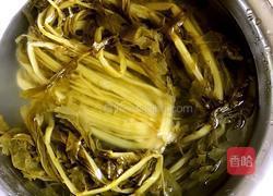 咸菜炒猪大肠的做法图解1