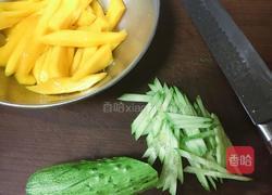 芒果拌黄瓜石花菜的做法图解2