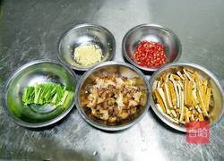 小柱私房菜之柴火香干炒猪手的做法图解2