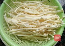 蒜蓉粉丝金针菇的做法图解1
