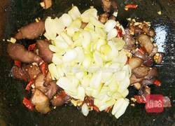 小柱私房菜之藠头炒腊肉的做法图解5