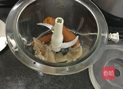 胡萝卜肉皮冻的做法图解1