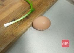 葱花煎蛋的做法图解1