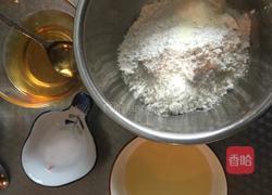 椰蓉蔓越莓月饼的做法图解1