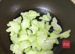 鸡蛋炒佛手瓜的做法图解6