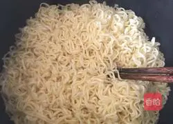 Tomato and Egg Fried Noodles Recipe Illustration 3