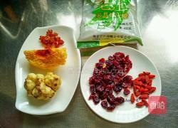 蔓越莓桃胶百合银耳羹的做法图解1