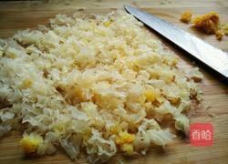 蔓越莓桃胶百合银耳羹的做法图解6