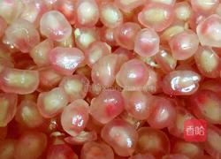 鲜榨石榴汁的做法图解1