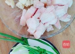 莲藕红烧肉的做法图解1