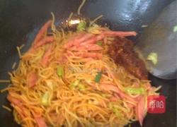 火腿肠闷面的做法图解4