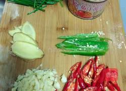 黄豆烧鳙鱼头的做法图解3