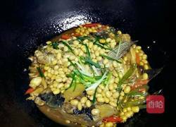 黄豆烧鳙鱼头的做法图解10