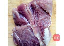 牛肉萝卜丁的做法图解1