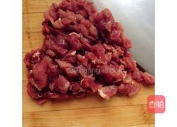 牛肉萝卜丁的做法图解2