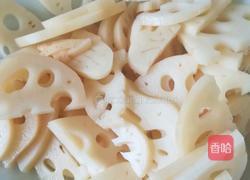 脆藕香辣风干肠的做法图解1