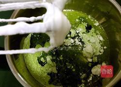 抹茶戚风蛋糕的做法图解3