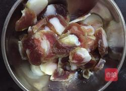 腊肠炒豇豆的做法图解2