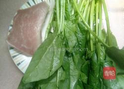 菠菜瘦肉汤的做法图解1