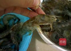 避风塘炒虾的做法图解1