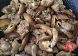 早餐组合（黄焖鸡米饭，萝卜紫菜汤）的做法图解6