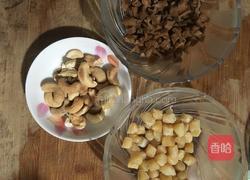 海鲜坚果蛋炒饭的做法图解1