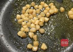 海鲜坚果蛋炒饭的做法图解4