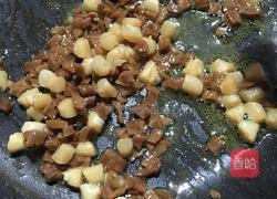 海鲜坚果蛋炒饭的做法图解5