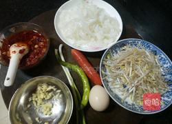 鸡蛋炒河粉的做法图解1