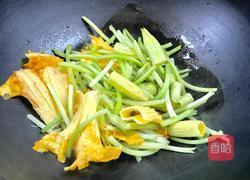 清炒南瓜花（儿时的味道）的做法图解7