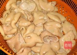 客家酸菜炒大肠的做法图解3