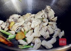 客家酸菜炒大肠的做法图解5