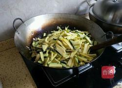 青南瓜炒粉丝的做法图解9