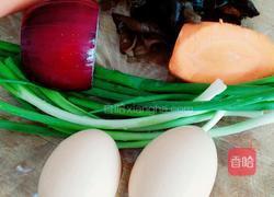 五彩鸡蛋饼的做法图解1