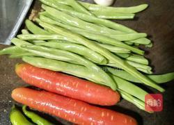 四季豆炒胡萝卜的做法图解1