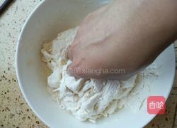 猪肉芹菜烧饼的做法图解2