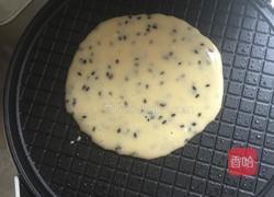 黑芝麻蛋卷的做法图解9