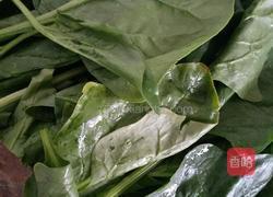 炝拌菠菜的做法图解1