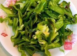 青椒炒小毛鱼干的做法图解5